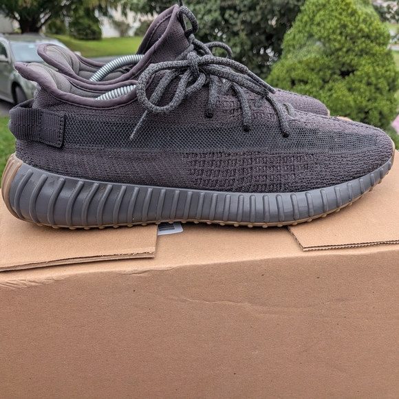 Yeezy 350 V2 Cinder, Used But Clean With Og Box And Slickies Reflective Laces. - Picture 1 of 8